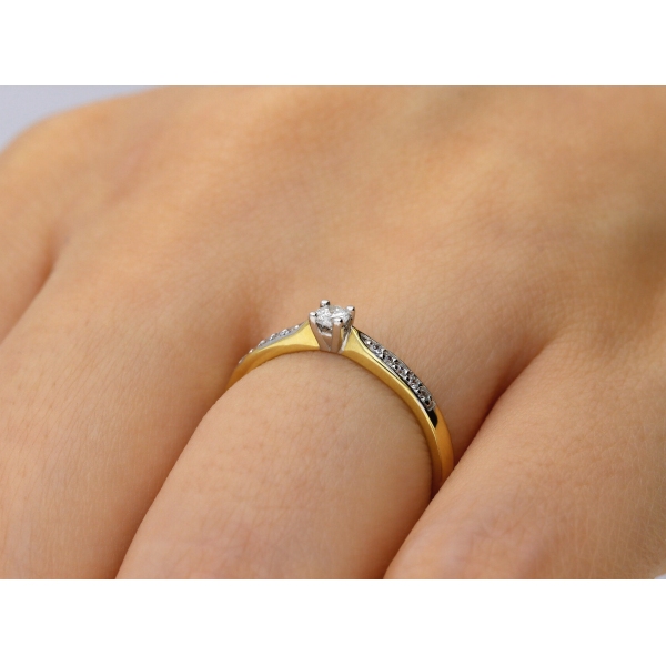Pierścionek Złoty Z Brylantami 0,10ct RS0239