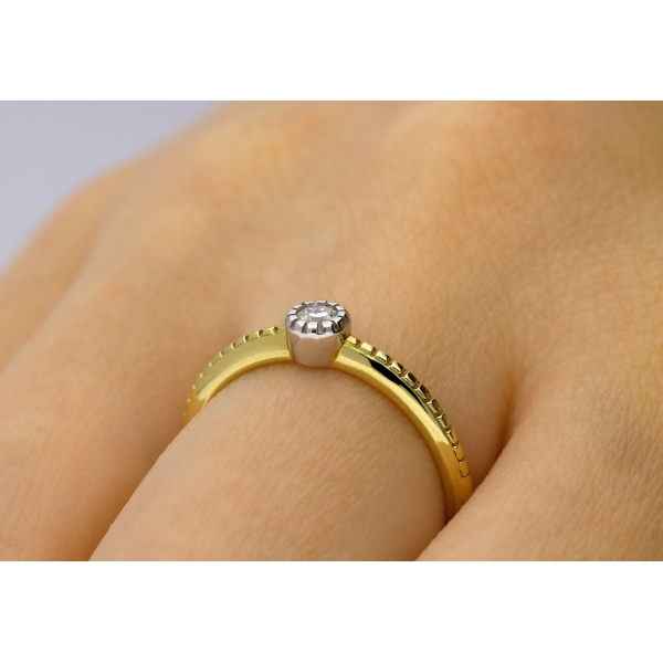 Złoty Pierścionek Z Brylantem 0,10ct RS0416