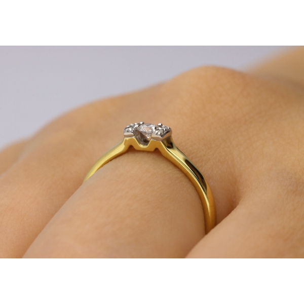 Pierścionek Złoty Z Brylantami 0,13ct RS0384