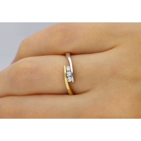 Pierścionek Złoty Z Brylantami 0,09ct RS0027