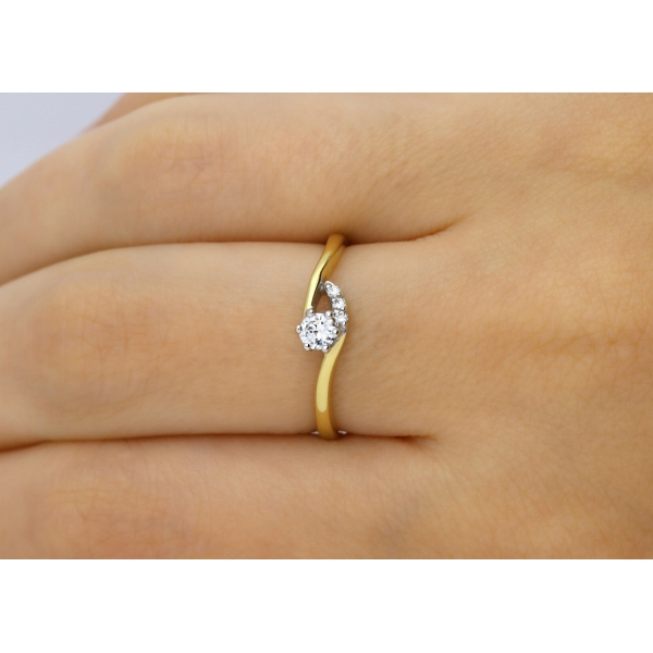 Pierścionek Złoty Z Brylantami 0,18ct RS0500