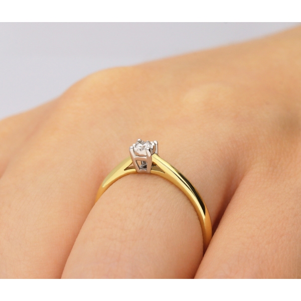 Pierścionek Złoty Z Brylantem 0,06ct RSVD003