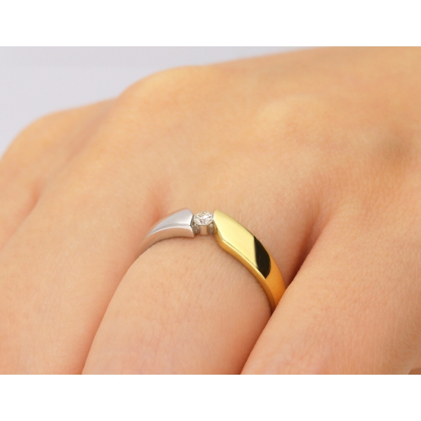 Pierścionek Złoty Z Brylantem 0,06ct RS0018