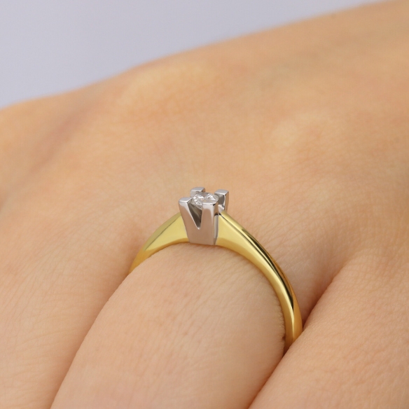 Pierścionek Złoty Z Brylantem 0,10ct RS0416