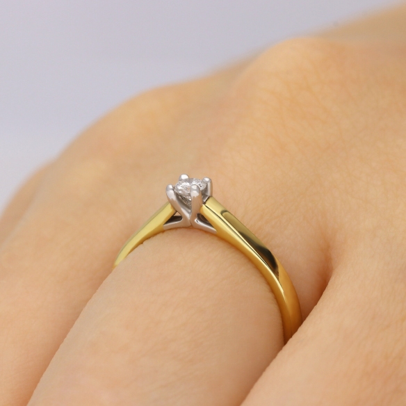 Pierścionek Złoty Z Brylantem 0,10ct RS0138