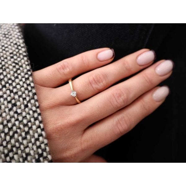 Pierścionek Złoty Z Brylantem 0,10ct RS0269